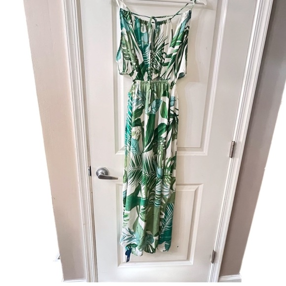 CUPSHE Women's Leafy Cutout Maxi Sleeveless Dress - Picture 7 of 11